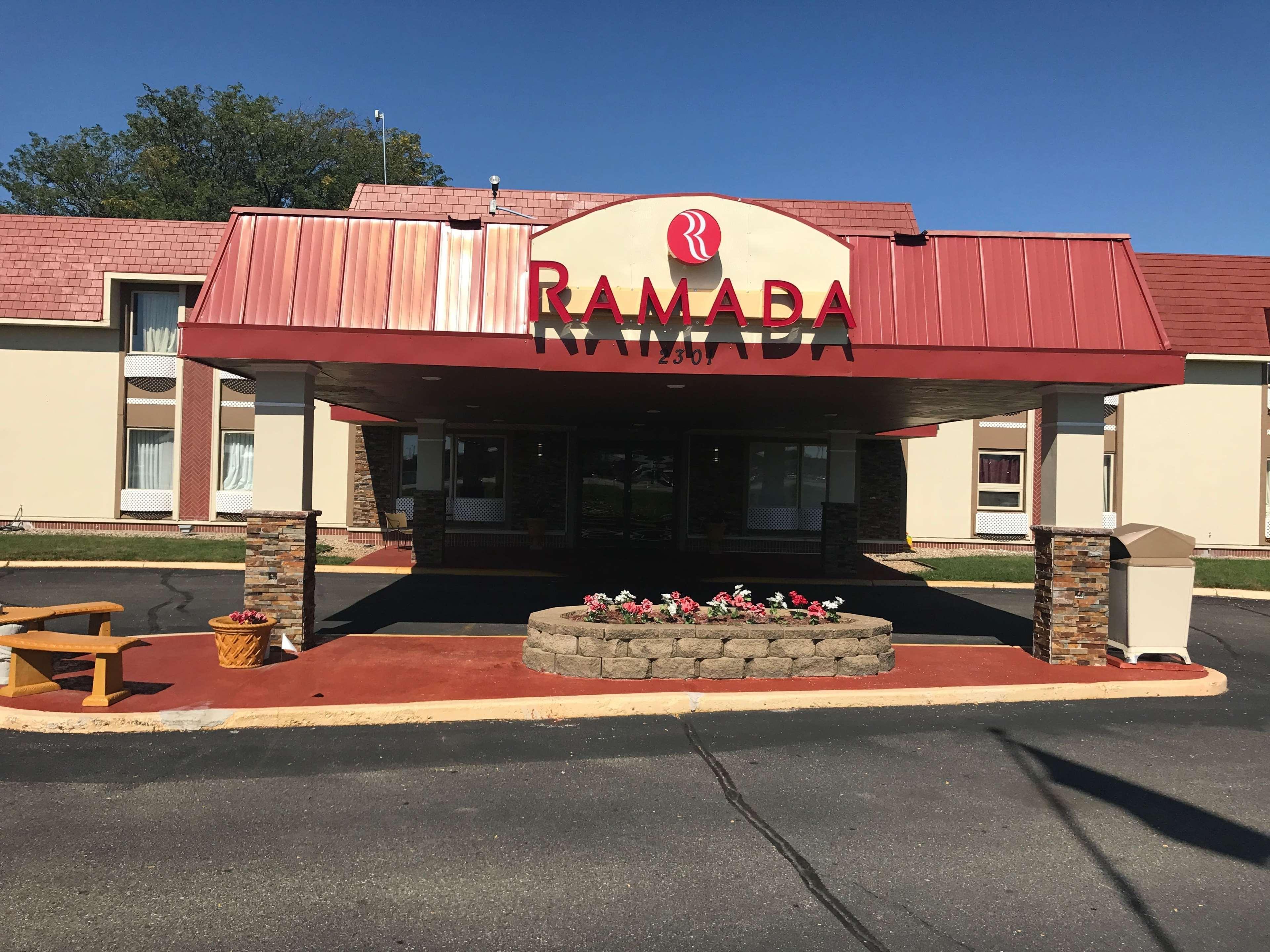 Ramada By Wyndham Albert Lea Extérieur photo