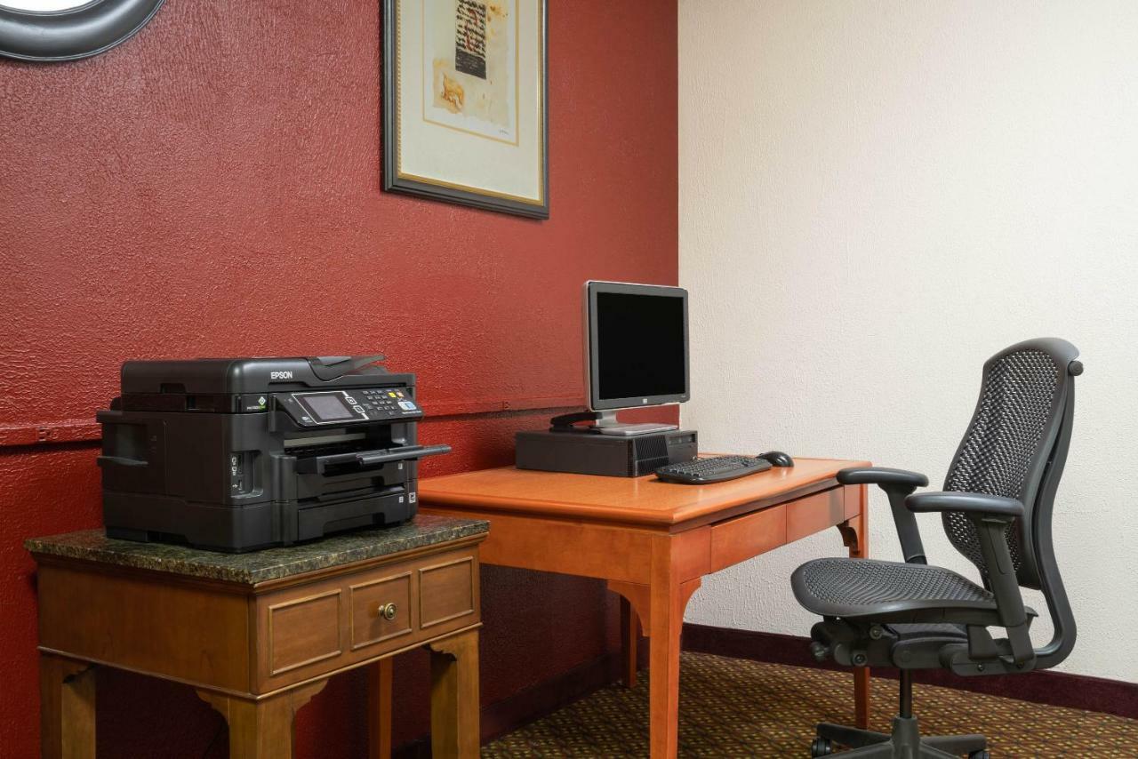 Ramada By Wyndham Albert Lea Extérieur photo